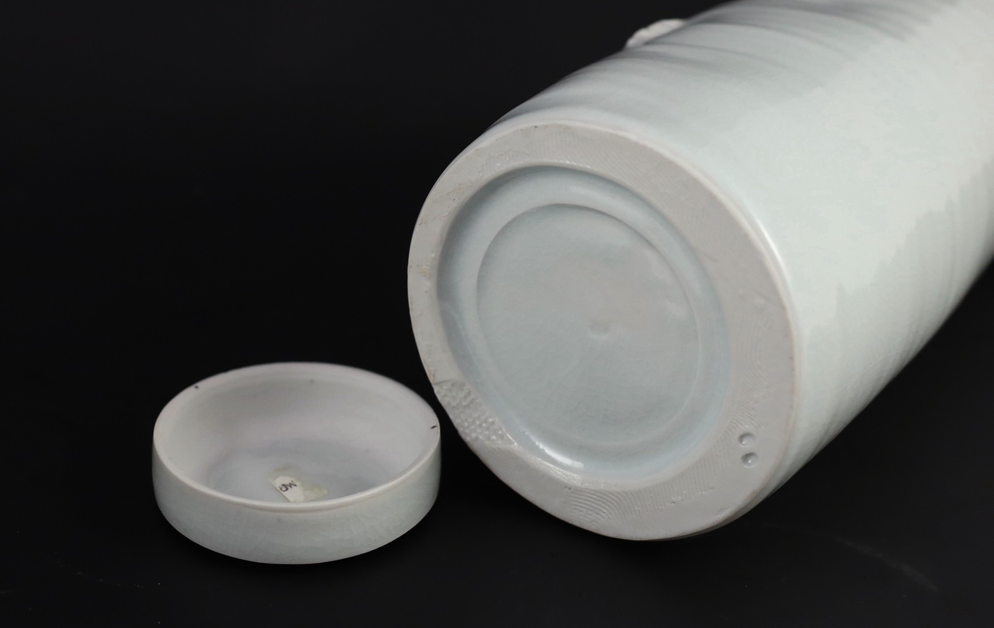 Edmund de Waal (b.1964) a tall porcelain lidded jar, c.1993, 33.4cm high